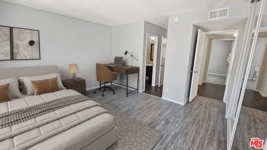 9928 Sepulveda Boulevard 5, Los Angeles, California 91345