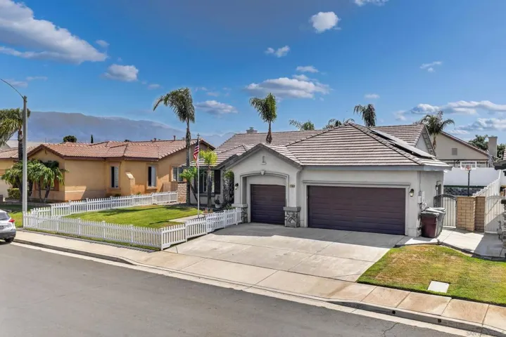 1166 Brookmeade Cir, Beaumont, California 92223