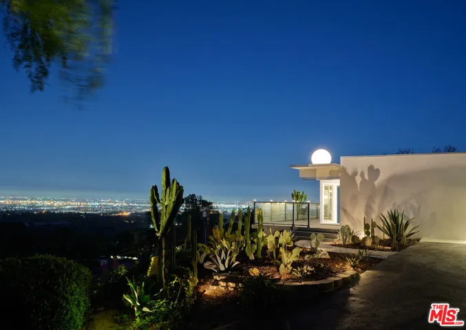 12 Deerhill Drive, Palos Verdes Peninsula, California 90274