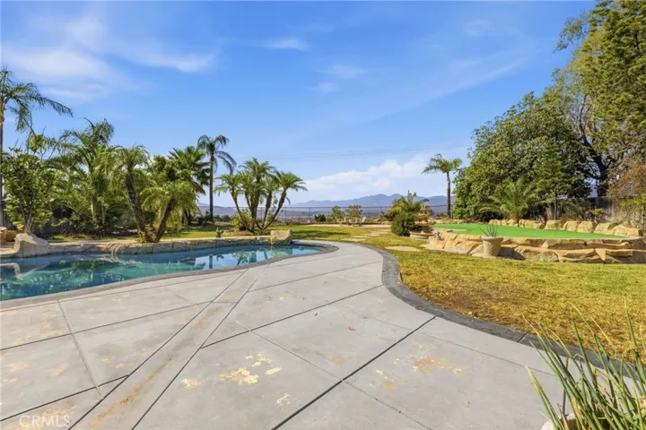 1184 Tesoro, Corona, California 92879