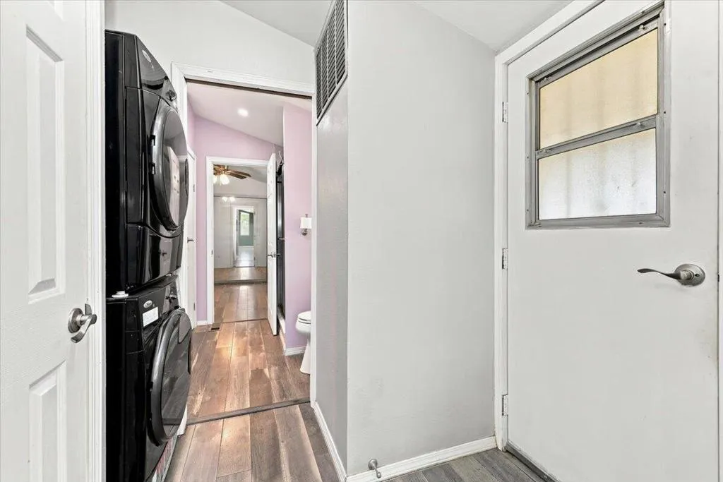 36-Laundry and Hallway