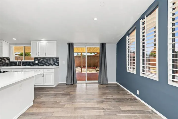 28-Kitchen and Dining