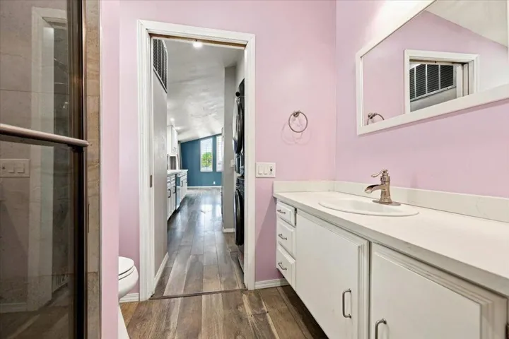 50-Bathroom