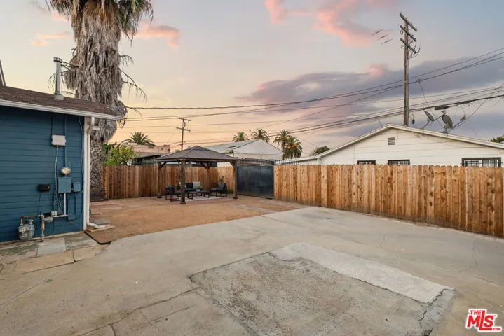 2002 Lime Avenue, Long Beach, California 90806