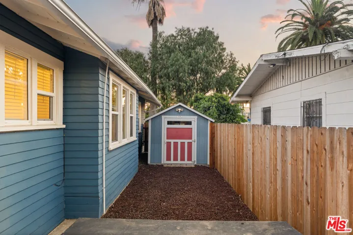 2002 Lime Avenue, Long Beach, California 90806