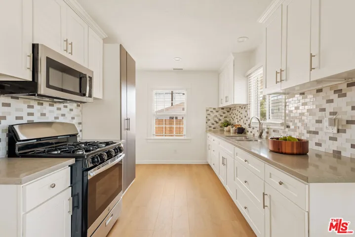 2002 Lime Avenue, Long Beach, California 90806
