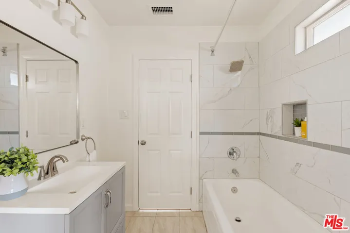 2002 Lime Avenue, Long Beach, California 90806