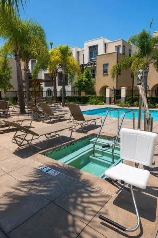 Amenities - Tropical courtyard pool with hot tub