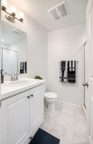 First floor - En Suite bath to minimalist coastal bedroom