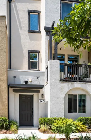 Entrance - Modern townhouse entrance with balcony