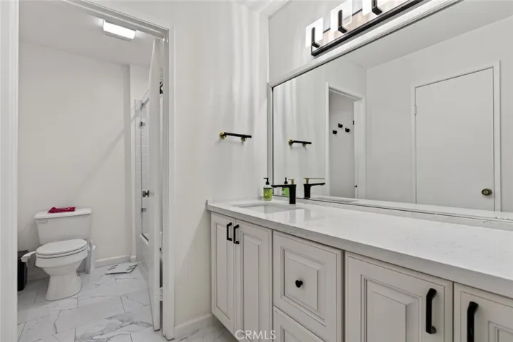 10475 Newhome Ave. 2, Sunland, California 91040