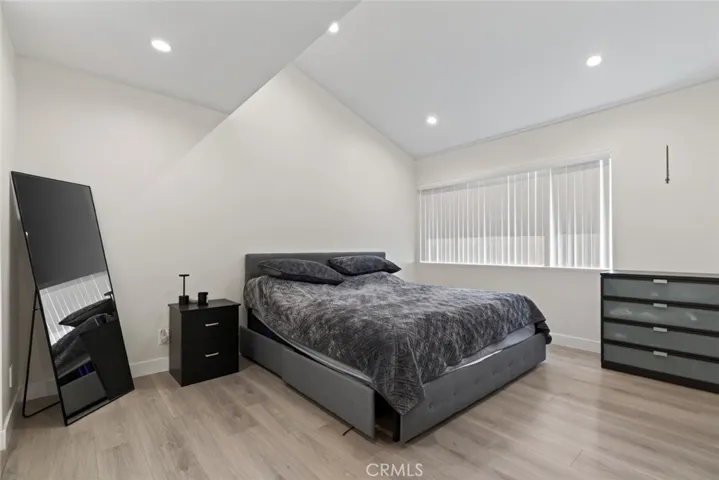 10475 Newhome Ave. 2, Sunland, California 91040