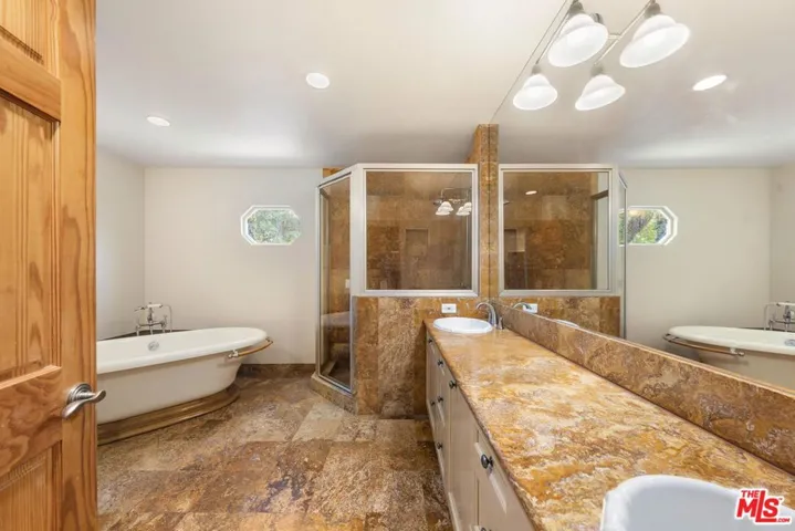245 25th Street, Santa Monica, California 90402
