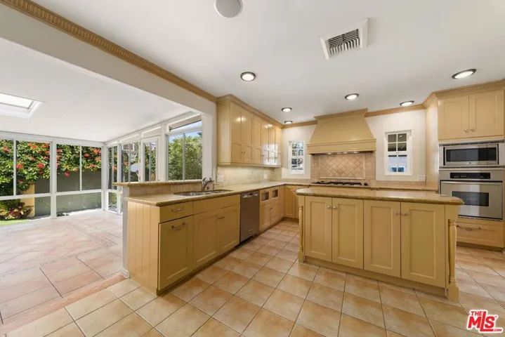 245 25th Street, Santa Monica, California 90402