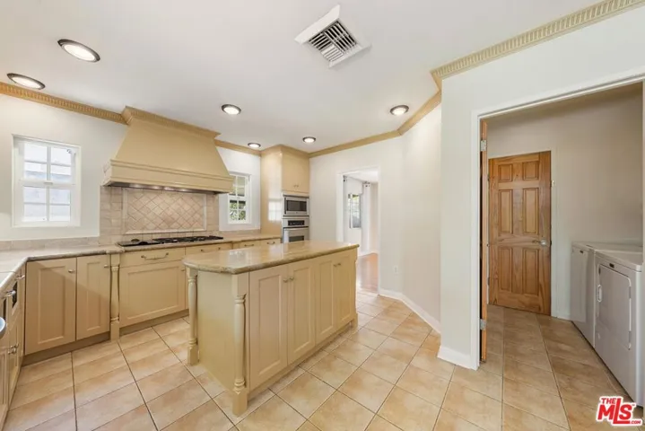 245 25th Street, Santa Monica, California 90402