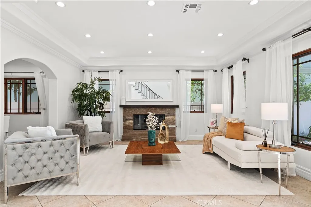 15014 Valleyheart, Sherman Oaks, California 91403 — photo 4
