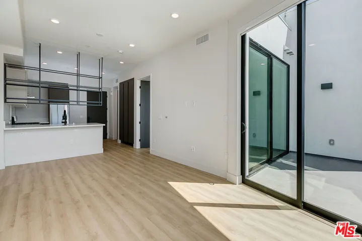 3833 Dunn 205, Culver City, California 90232