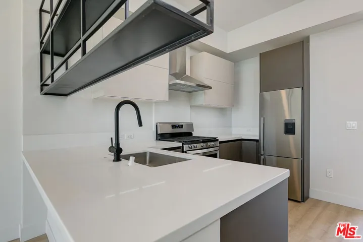 3833 Dunn 205, Culver City, California 90232