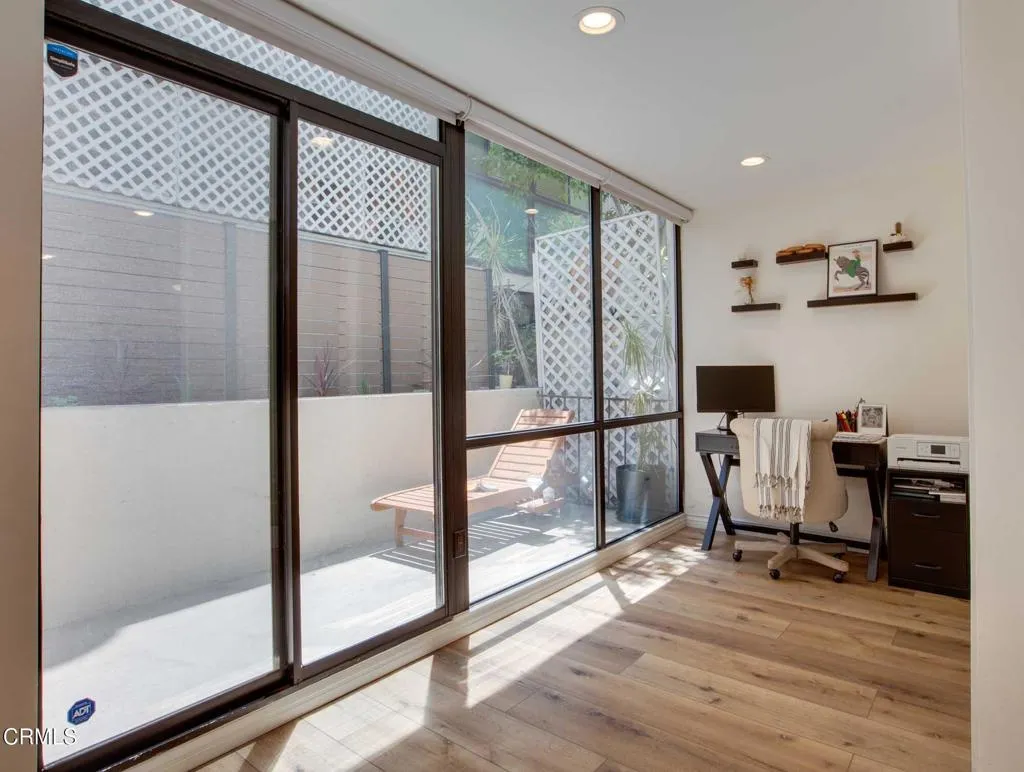 Kings 8 - Office_Patio