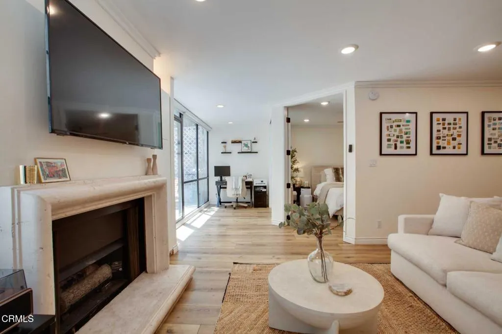 Kings 3 - Living Room_Office