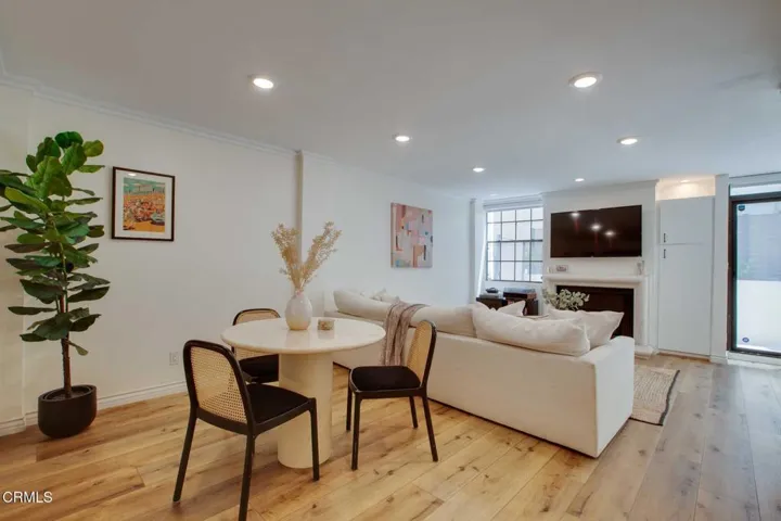 Kings 2 - Living Room_Dining Room