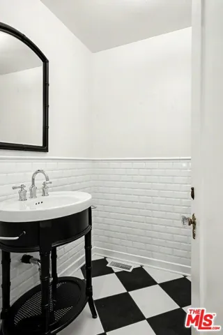 1262 S Burnside Avenue, Los Angeles, California 90019