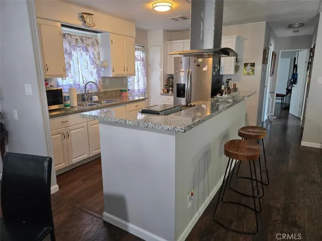 840 E Foothill Boulevard 17, Azusa, California 91702
