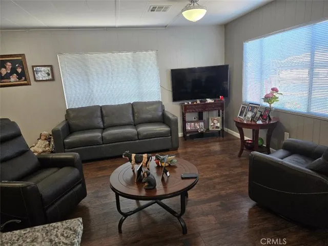 840 E Foothill Boulevard 17, Azusa, California 91702