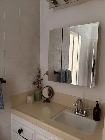 Bathroom sink/vanity.