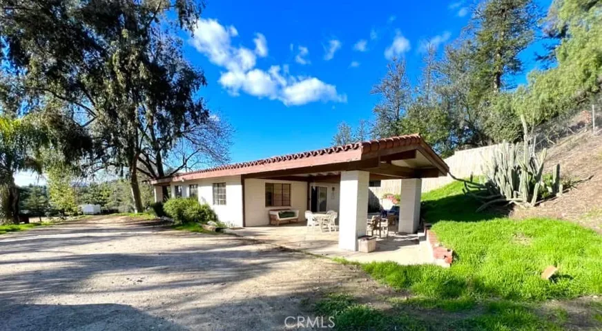 Parking and covered patio adjacent to guest house.