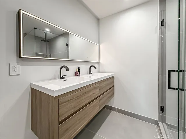 5130 Medina, Woodland Hills, California 91364