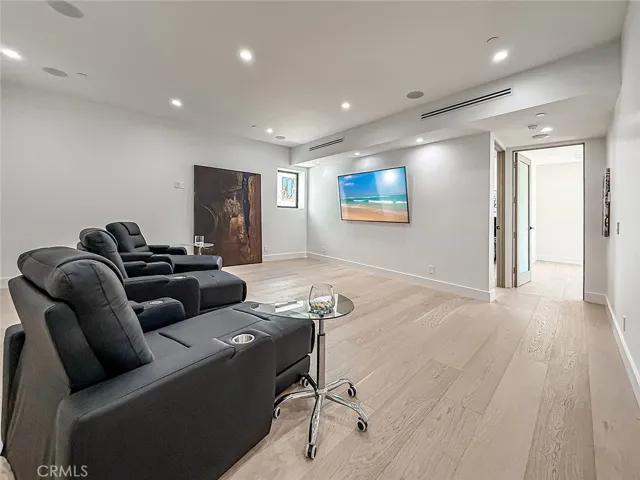 5130 Medina, Woodland Hills, California 91364