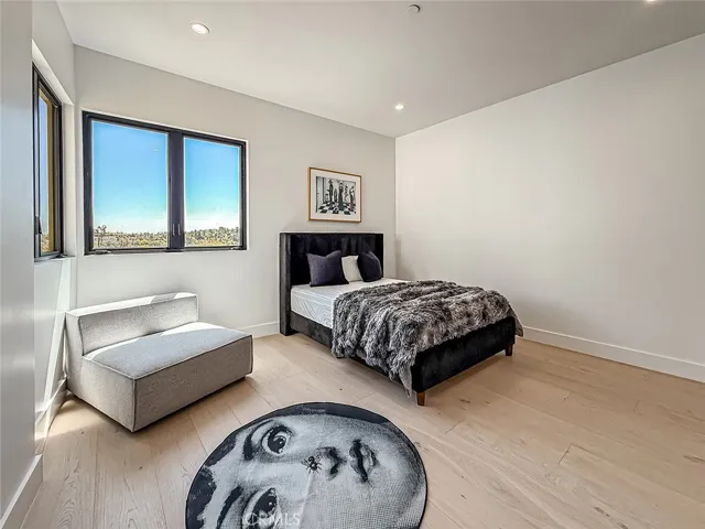 5130 Medina, Woodland Hills, California 91364