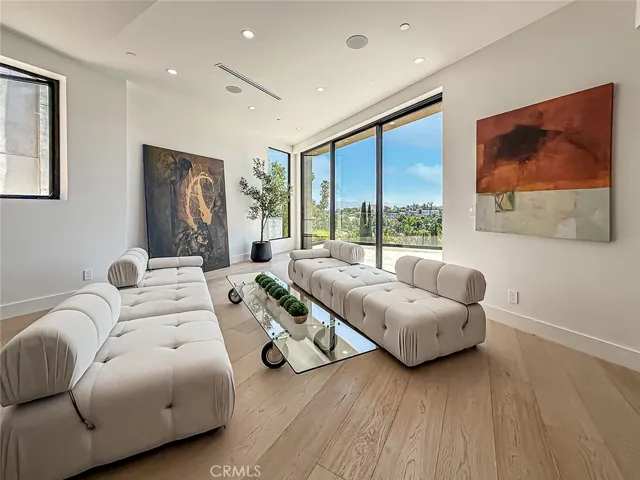 5130 Medina, Woodland Hills, California 91364