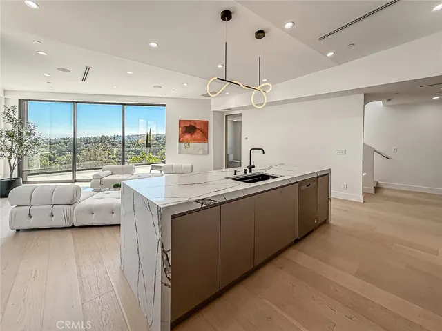 5130 Medina, Woodland Hills, California 91364