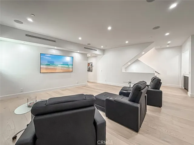 5130 Medina, Woodland Hills, California 91364