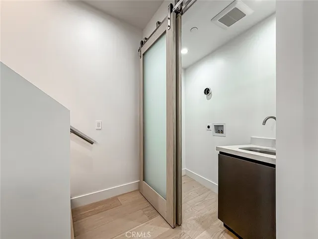 5130 Medina, Woodland Hills, California 91364