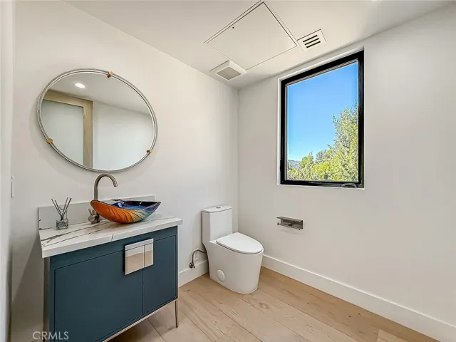 5130 Medina, Woodland Hills, California 91364