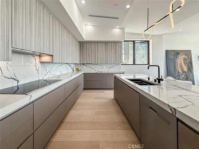 5130 Medina, Woodland Hills, California 91364