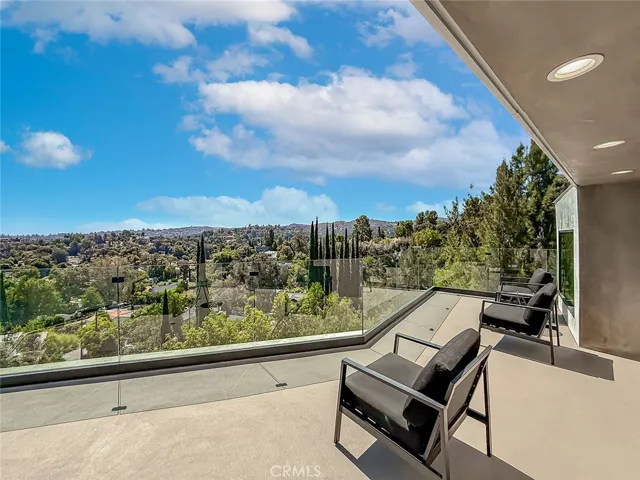 5130 Medina, Woodland Hills, California 91364