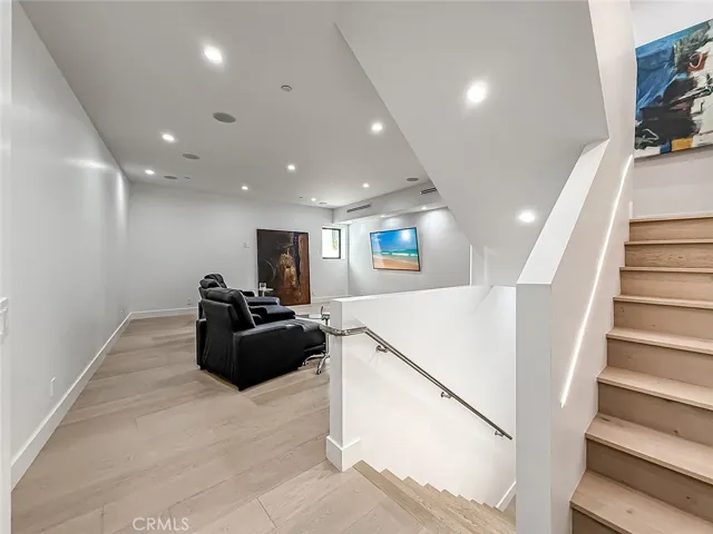 5130 Medina, Woodland Hills, California 91364