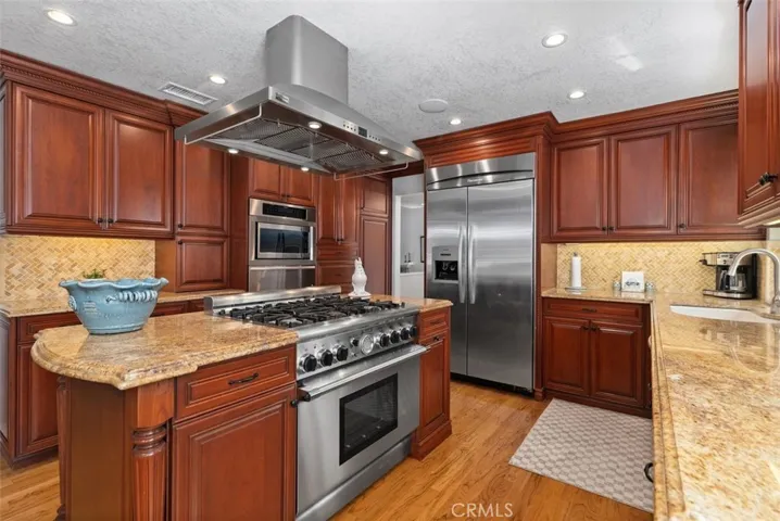 Gorgeous gourmet chef's kitchen