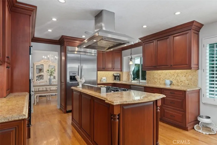 Beautiful gourmet chef's kitchen with top of the line appliances