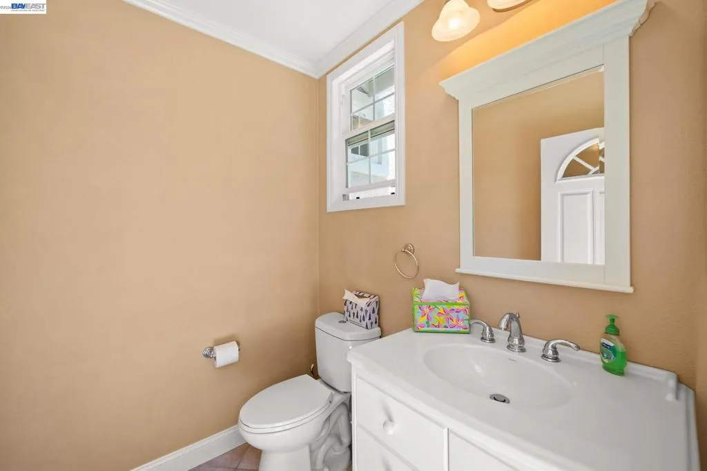 Outdoor half bath