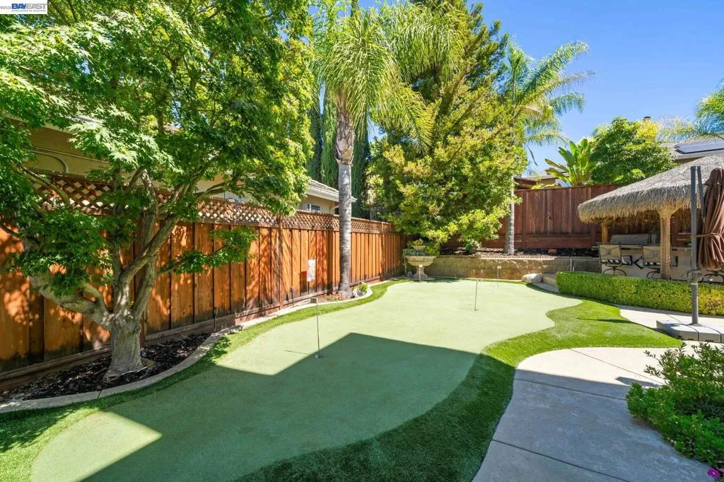 4 hole putting green