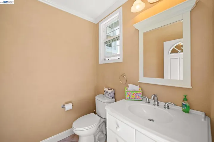 Outdoor half bath