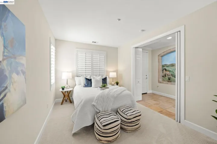 Main floor ensuite (5th bedroom)