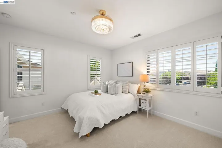 Upstairs ensuite (bedroom 4)