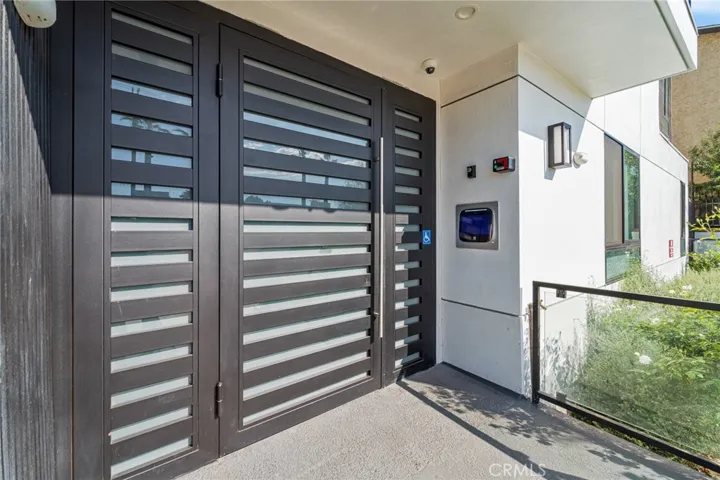 7510 Sepulveda Boulevard 204, Van Nuys, California 91405