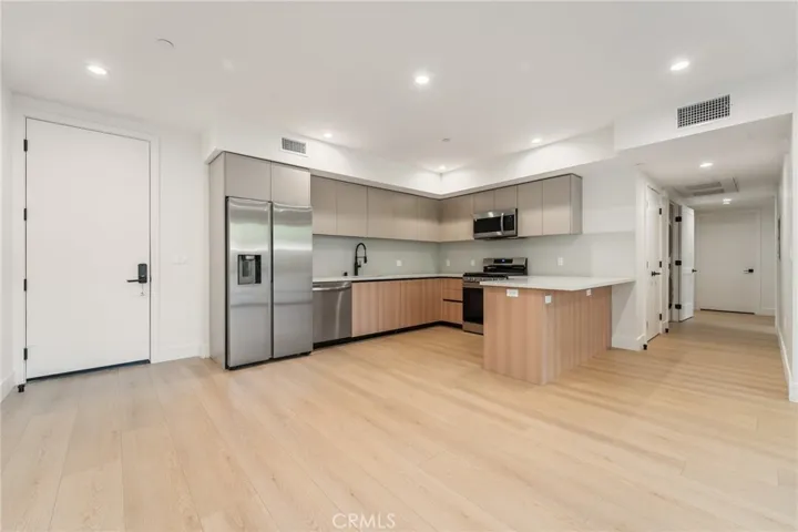 7510 Sepulveda Boulevard 204, Van Nuys, California 91405